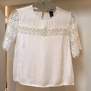 White top with lace sleeves - Size (10) H&M